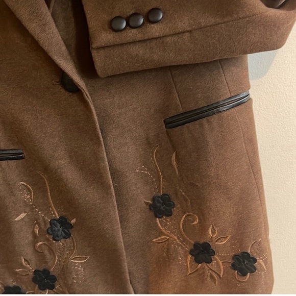 Coldwater Creek Vintage Faux Leather Flower Embroidered Blazer Size 6P Brown - Picture 9 of 11